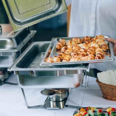 keeping-warm-a-tray-full-of-puff-pastry-with-savor-2026-01-06-09-27-14-utc_11zon